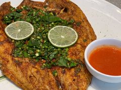 香茅草烤鲈鱼-一坐一忘云南菜(卓悦中心)