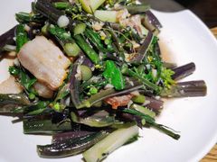 红菜苔炒腊肉-汪爹爹武汉牛三鲜(朝外大街店)