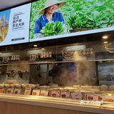 店铺就在循礼门轻轨站站台下面，非常好找