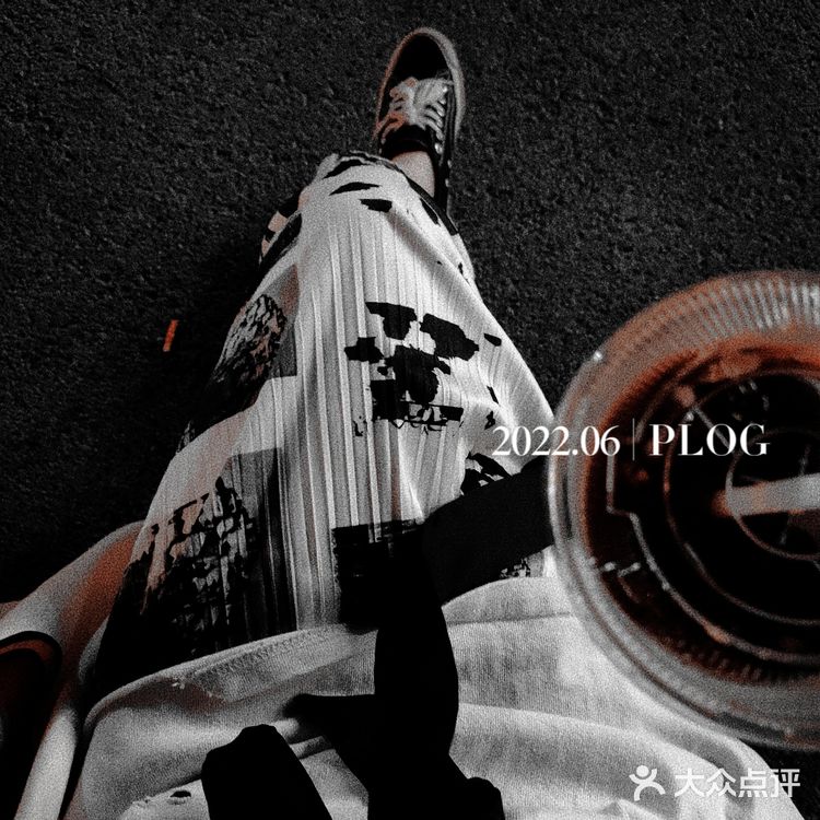 一个热闹的中心，以此扩大