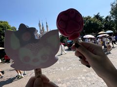 -小镇影院迪士尼小熊Duffy与他的朋友合影地