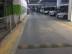 -繁花中心-停车场