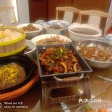 鱼片捞完发现底下还藏着豆芽。服务员换骨碟挺勤快的