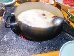 -洪氏嗨捞·广东猪肚鸡·椰子鸡火锅(西咸万象城店)