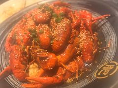 -肥肥虾庄·金牌油焖大虾(汉街SKP店)