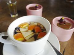 水果茶没有壶装了。。。这一杯上来好甜！-雕刻时光咖啡馆(交大店)