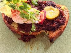 慢煮牛肉水波蛋酸面包团三明治-O'mills Sourdough Bakery&Bistro(永嘉路店)
