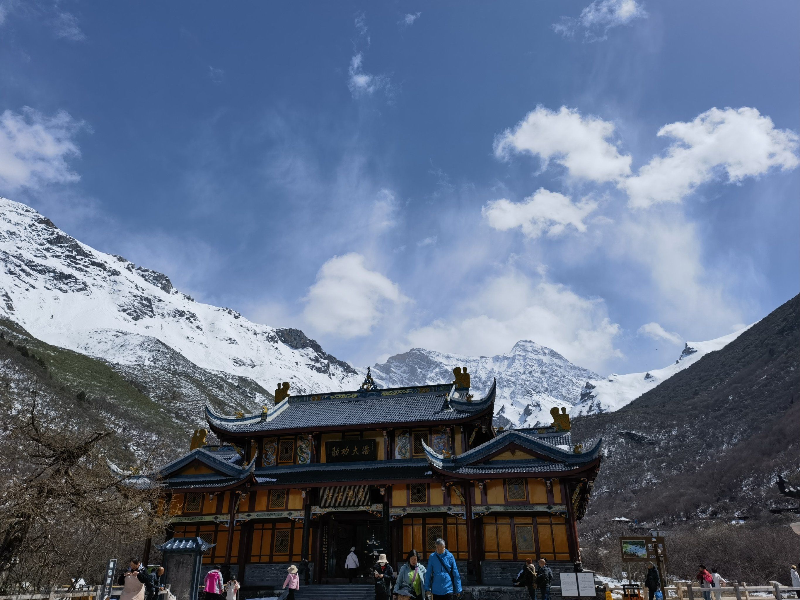 雪山圣庙,怀着虔诚的心灵,远离喧嚣,回归本心