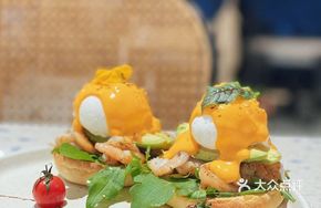 Shrimp Avocado Benedict Egg