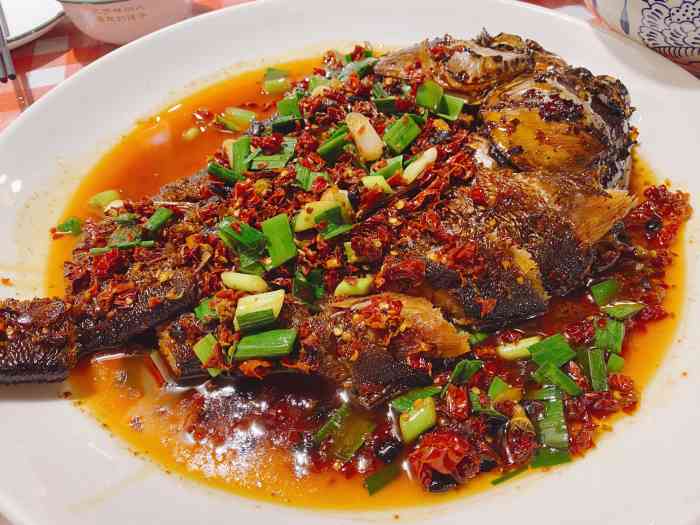 熊师傅腊鲢鱼(庐山路店)-"位置:就在城市风景后门的这条街道上(建业.