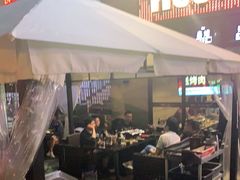 -何师烧烤·香辣蟹·川菜·30年老品牌(太古里旗舰店)