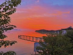 -亮河湾山庄