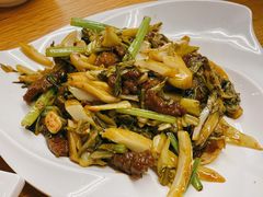 自制酸菜炒牛肉-宏记广东客家菜(丰汇店)