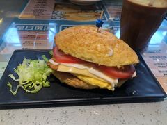 菠萝猪扒包-大头力茶餐厅(花都融创茂店)