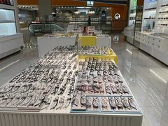 -J-Optical佳视明眼镜·蔡司视觉(青岛金茂览秀城店)