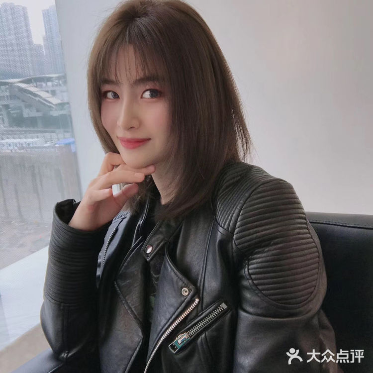 一般棕色头发掉色到最后都是黄色的，奶茶棕掉色过程中