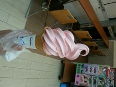 草莓冰激凌-全家便利店(兴源北路店)