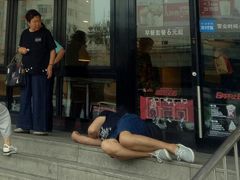 这人怎么了？-肯德基(丰北路店)