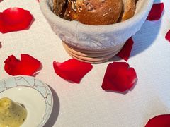 餐前面包配黄油-弗兰克牛排西餐厅Ribone steak house(柠檬花园店)