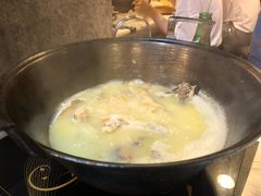 -鲜入围煮花胶鸡海鲜火锅