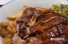 Pork Trotter and Crispy Roast Duck Rice