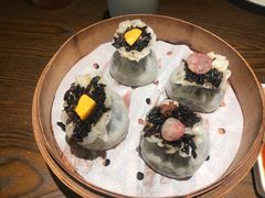 咸蛋黄乌米烧麦-佬泰丰斋· 乌镇茶食餐厅