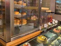 面包甜点陈列柜-老佛爷饼店