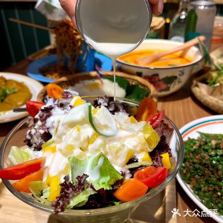基本每样菜品都不踩雷，适合小姐妹聚会，情侣约会