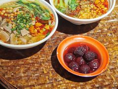-爆炸头阿姨小四川正宗川味小吃(无任何分店)
