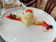 芝士蛋糕配冰淇淋-花园饭店-西餐厅