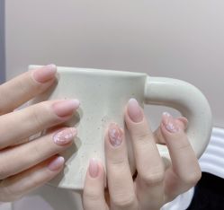 -花岐款式专研健康美甲沙龙