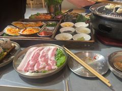 -围炉肉舍•炭烤活鳗•丹东海鲜烤肉(步行街店)