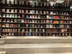-钟书阁(群光广场店)