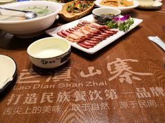 -老滇山寨•云南特色菜•地方菜•民族风情歌舞表演(金碧店)