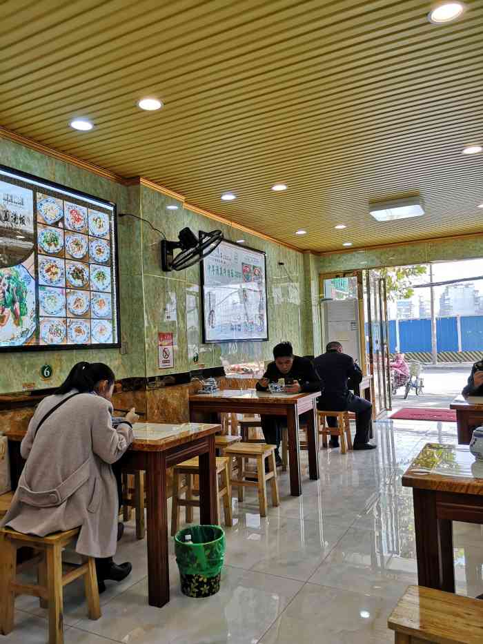 兰州拉面(解放路店)-"兰州拉面馆里我点了一碗牛肉拉面吃到一.