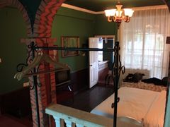 从卫生间望向房门口-娜娜度假小旅馆