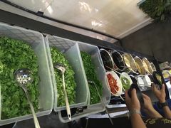 -钢管厂五区小郡肝串串香(奥克斯广场锦城万达店)