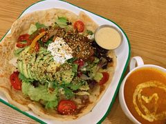 照烧鸡肉配牛油果拉法沙拉-HELLO 27 意面·沙拉·帕尼尼