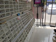 -诺柯视眼镜-蔡司依视路官方工厂店(淞南一店)