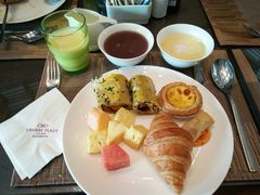 -飨食汇全日制餐厅·昆山皇冠假日酒店(九方店)