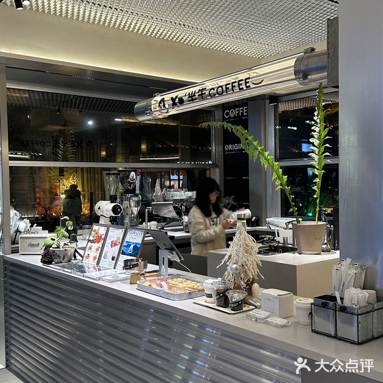 月山自由餐厅 店如其名，是建国设计美学馆里的西餐厅
