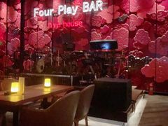 -FOUR PLAY BAR