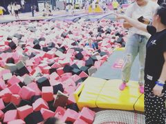 -嘿哟动霸CHUA·新潮玩运动娱乐中心·蹦床滑冰团建乐园