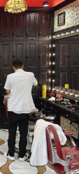-东方先生国潮男士理发馆