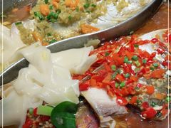 -阿瓦山寨·湘菜现炒·剁椒鱼头王(咸阳总店)