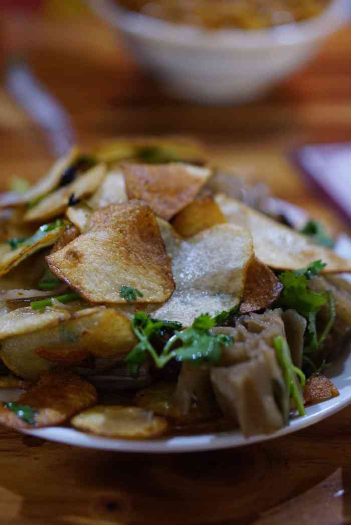 因为当地小伙伴推荐特意来此吃肥肠焖面