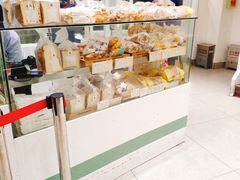 面包甜点陈列柜-上海哈尔滨食品厂(淮海中路店)