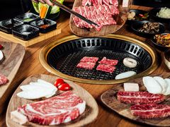 老板娘帮忙烤肉-虎哥六韩式烤肉料理 TIGERGRILL(隆生金山湖中心购物广场店)