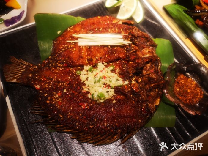 云水瑶意境云南菜餐厅(大悦城店)香茅草烤罗非鱼图片