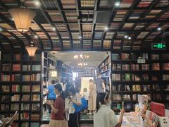 -钟书阁(松江泰晤士小镇店)